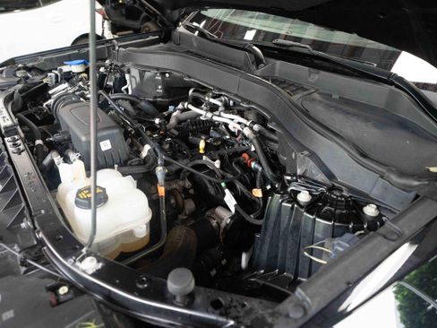 Used 2021 Ford Explorer XLT w/ Equipment Group 202A AWD/4WD image 34