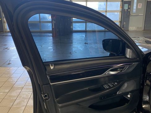 Used 2022 BMW 750i xDrive w/ Executive Package image 5