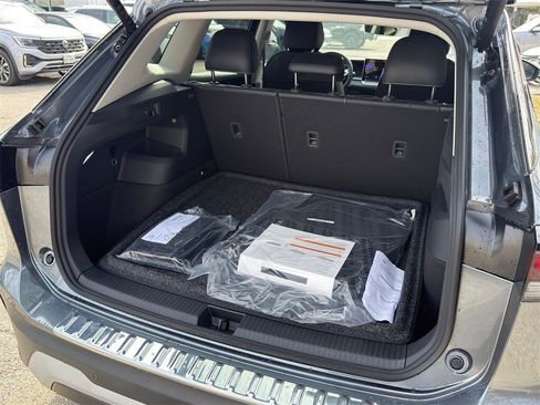 New 2026 Volkswagen Tiguan SE image 11