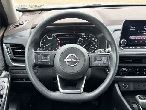 Used 2023 Nissan Rogue S image 14