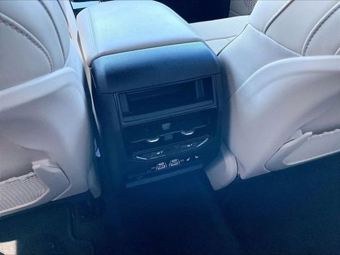 Used 2025 Jeep Grand Cherokee Limited w/ Luxury Tech Group II RWD image 25