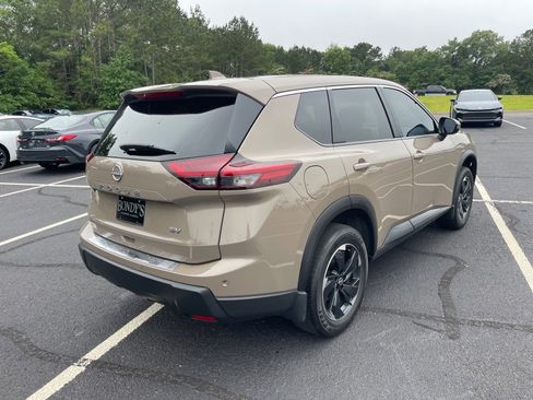 Used 2024 Nissan Rogue SV FWD image 17