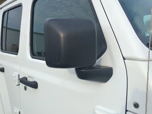 Used 2022 Jeep Wrangler Unlimited Sahara w/ Safety Group image 11