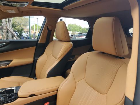 Used 2024 Lexus NX 250 FWD w/ Towing Package (2000 Lbs) image 17