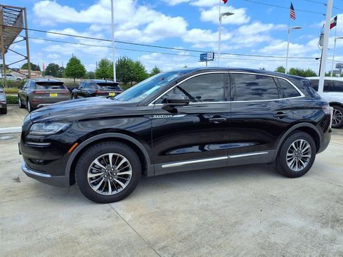 Used 2023 Lincoln Nautilus FWD w/ Premium Package image 3