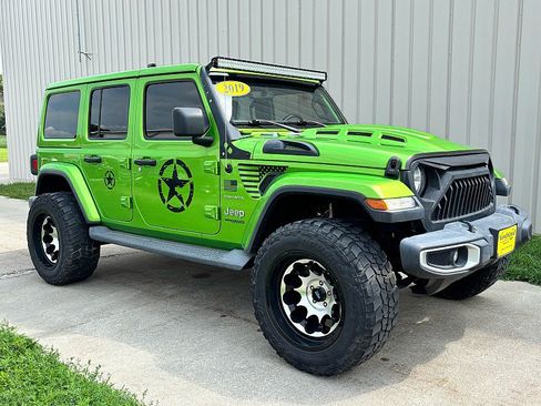 Used 2019 Jeep Wrangler Unlimited Sahara w/ Uconnect 4C Nav & Sound Group AWD/4WD image 5