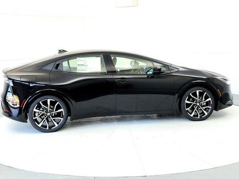 New 2027 Toyota Prius Plug-In Hybrid FWD image 6