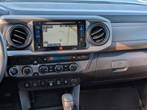 Used 2019 Toyota Tacoma Limited image 17
