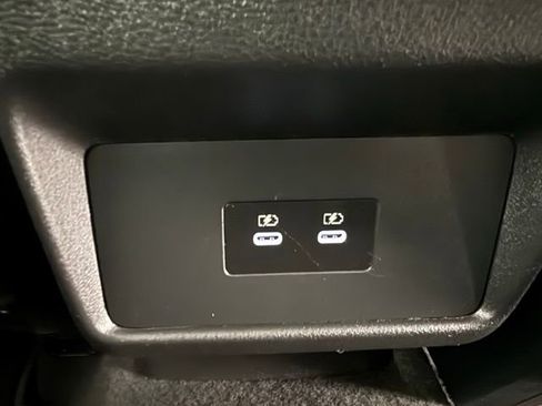 Used 2025 Nissan Rogue SV w/ SV Premium Package image 12