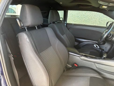 Used 2015 Dodge Challenger SXT image 19