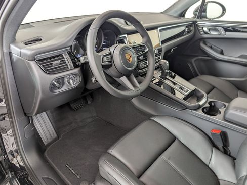 Used 2026 Porsche Macan image 4