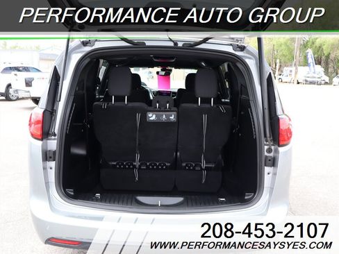Used 2019 Chrysler Pacifica Touring Plus w/ Advanced Safetytec Group FWD image 9