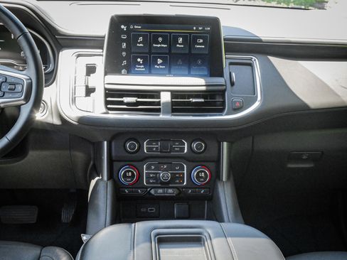 Used 2024 Chevrolet Suburban Z71 w/ Luxury Package AWD/4WD image 31