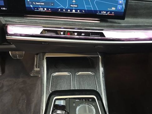 Used 2023 BMW i7 xDrive60 AWD/4WD image 4