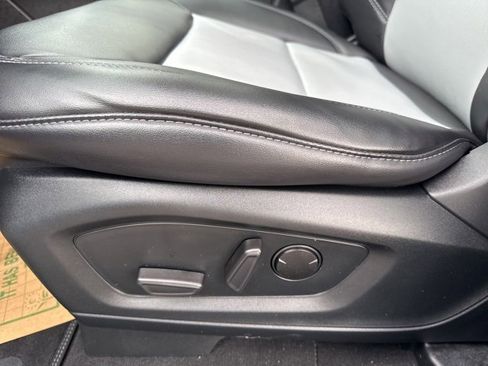 Certified 2023 Ford Explorer XLT w/ Equipment Group 202A image 17