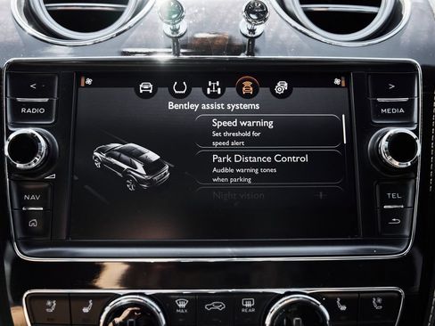 Used 2017 Bentley Bentayga AWD/4WD image 70