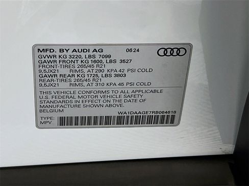 Used 2024 Audi Q8 e-tron Prestige image 32