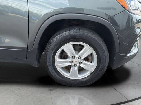 Used 2018 Chevrolet Trax LT w/ LT Convenience Package AWD/4WD image 30