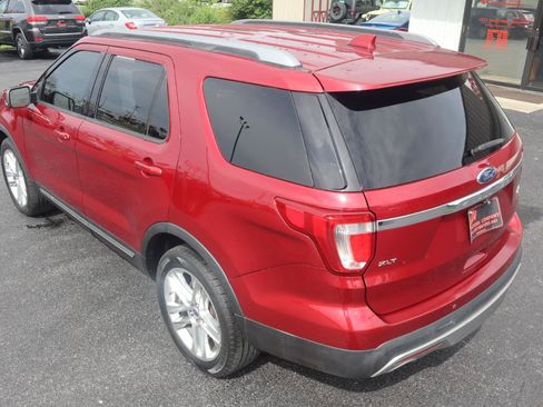 Used 2017 Ford Explorer XLT w/ Equipment Group 201A AWD/4WD image 14