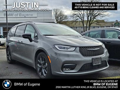 Used 2025 Chrysler Pacifica Limited