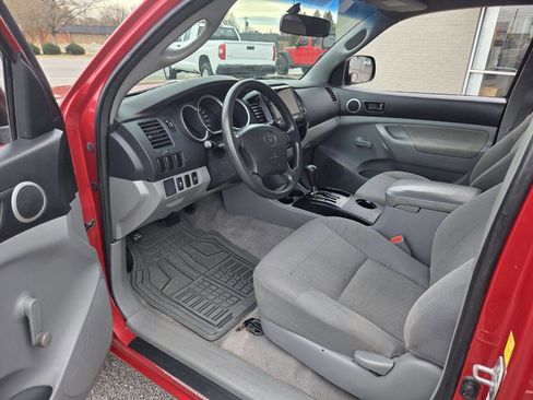 Used 2011 Toyota Tacoma 4x4 Regular Cab image 9
