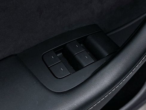 Used 2022 Tesla Model Y Performance AWD/4WD image 17