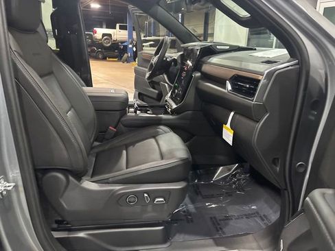 Used 2026 GMC Yukon Denali AWD/4WD image 27