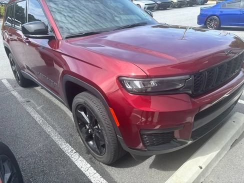 Used 2023 Jeep Grand Cherokee L Laredo RWD image 3