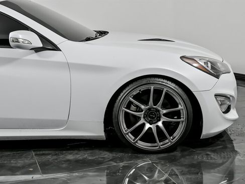 Used 2015 Hyundai Genesis 3.8 image 14