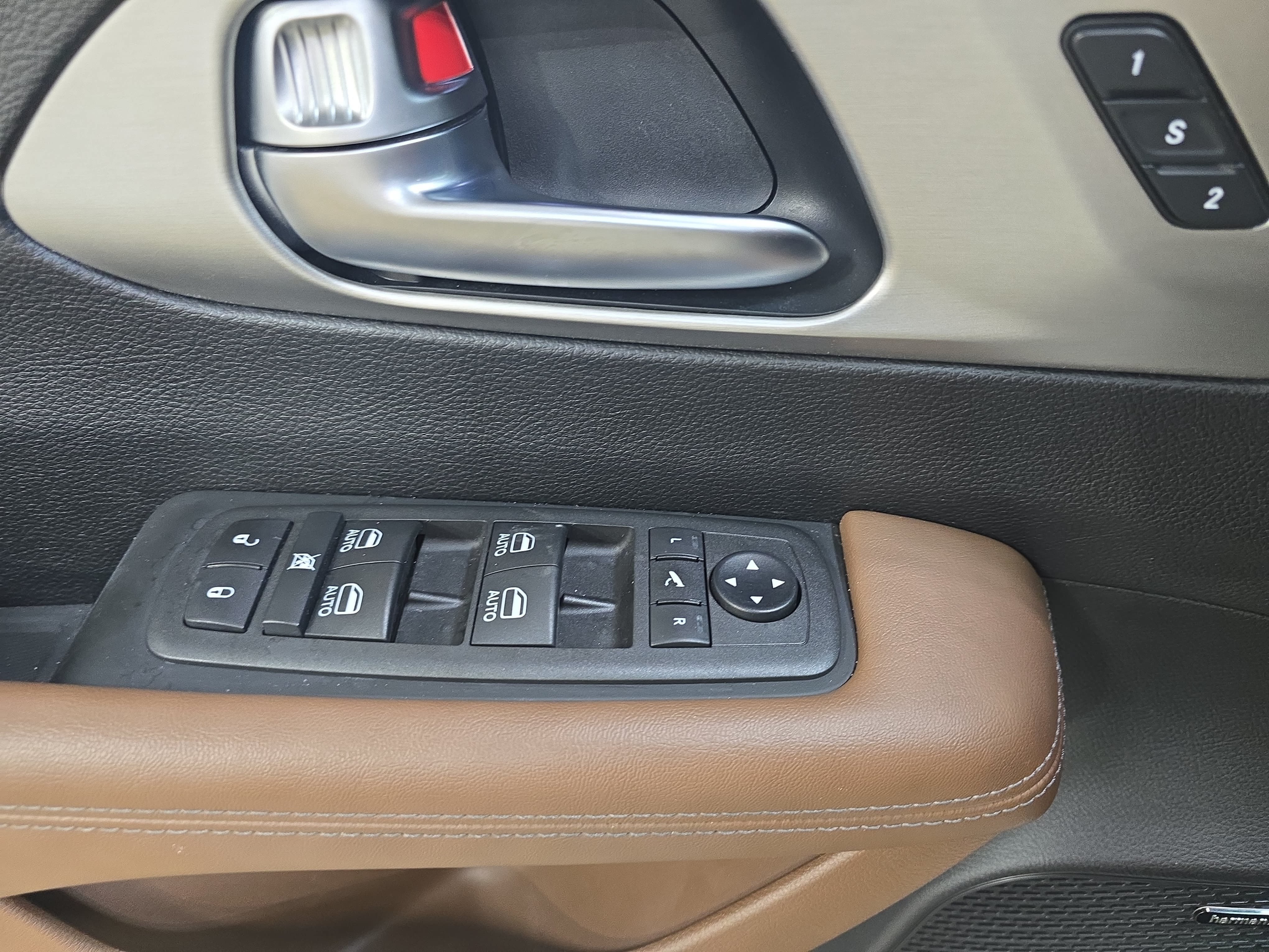 Used 2021 Chrysler Pacifica Limited w/ Uconnect Theater Family Group AWD/4WD image 25
