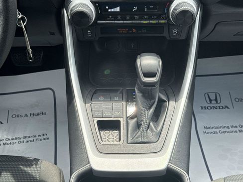 Used 2021 Toyota RAV4 LE AWD/4WD image 26
