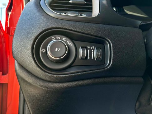 Used 2017 Jeep Renegade Latitude image 18