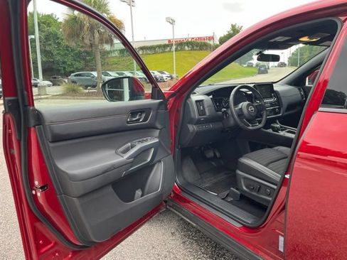 Used 2025 Nissan Pathfinder Rock Creek AWD/4WD image 4