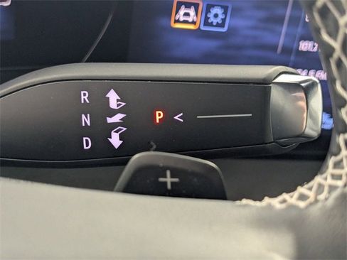 Used 2025 Chevrolet Traverse LT image 24