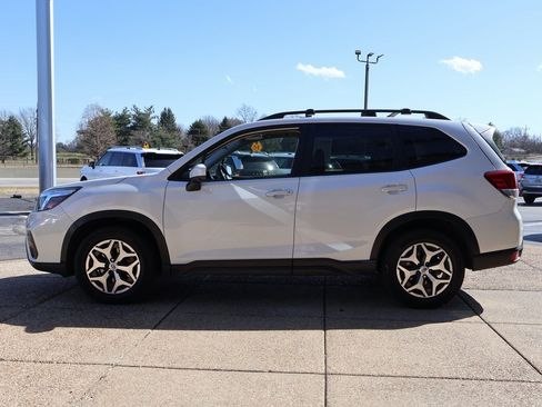 Used 2020 Subaru Forester Premium image 3