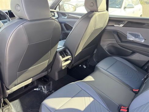 New 2026 Volkswagen Tiguan SE R-Line image 24