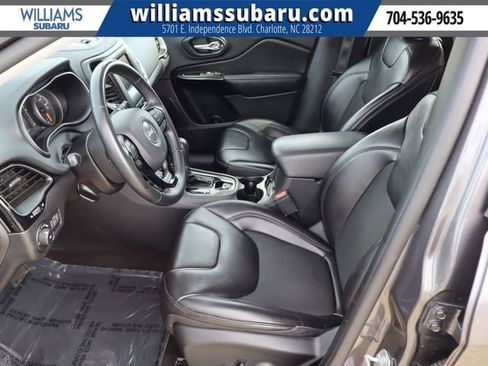 Used 2020 Jeep Cherokee Latitude Plus image 18