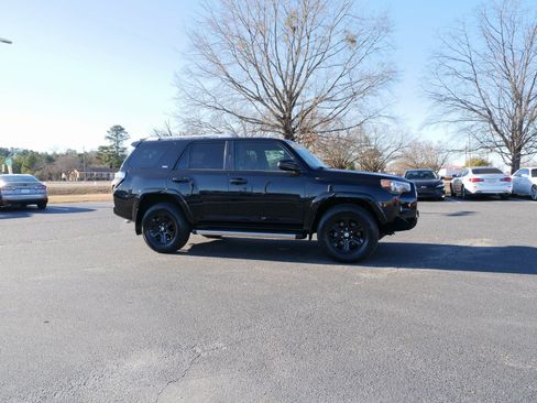 Used 2016 Toyota 4Runner SR5 image 3