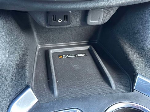 Certified 2023 Chevrolet Traverse LT image 31