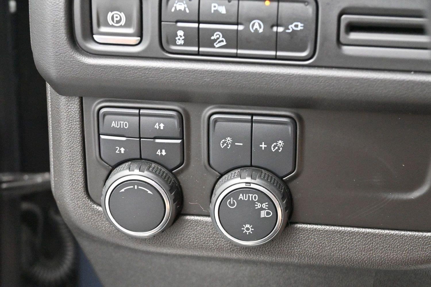 Used 2021 Chevrolet Tahoe Premier AWD/4WD image 28