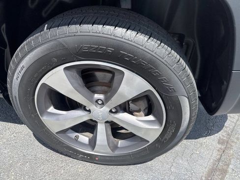 Used 2020 Jeep Cherokee Limited AWD/4WD image 35