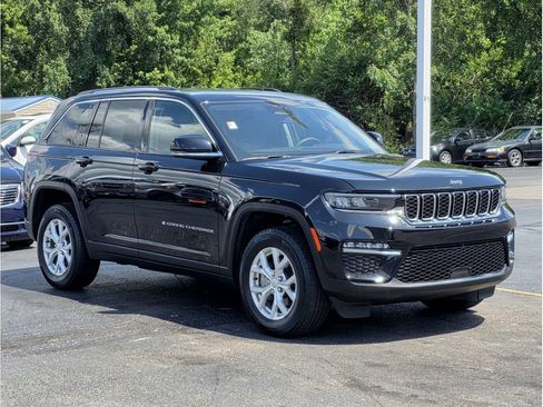 Used 2023 Jeep Grand Cherokee Limited AWD/4WD image 17