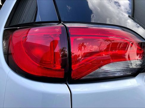 Used 2023 Chrysler Voyager LX FWD image 19
