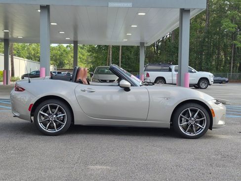 Used 2023 MAZDA MX-5 Miata Grand Touring RWD image 4