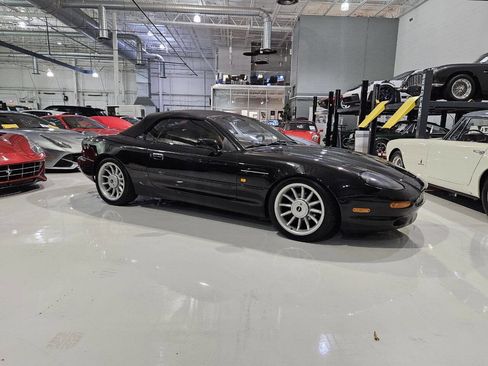 Used 1997 Aston Martin DB7 Volante image 1