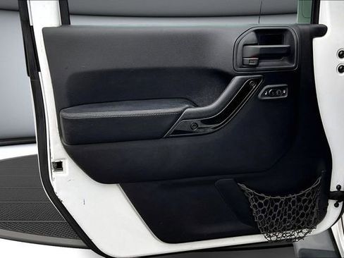 Used 2014 Jeep Wrangler Unlimited Sahara image 18