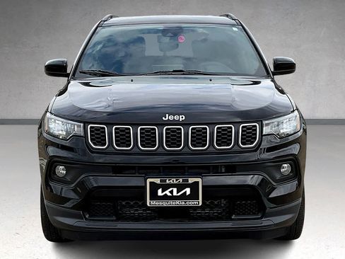 Used 2025 Jeep Compass Latitude image 6