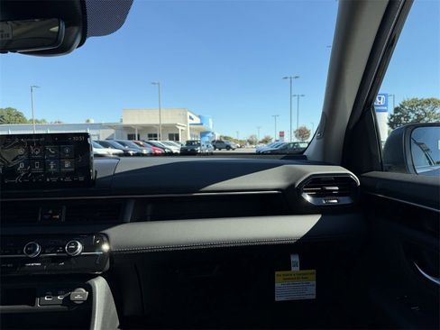 New 2025 Honda Pilot Touring image 32