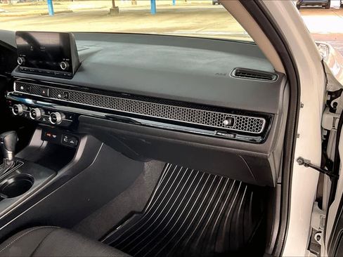 Used 2022 Honda Civic EX image 18