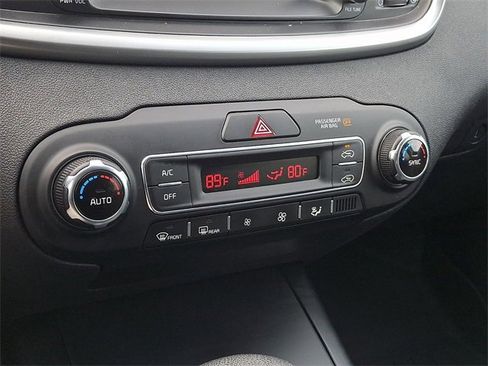 Used 2019 Kia Sorento LX image 16